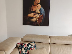 obraz Dáma s hranostajom v obývačke na stene